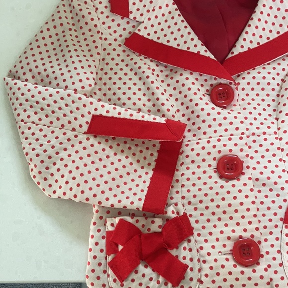 Sara Campbell white with red dots suit - Picture 3 of 10